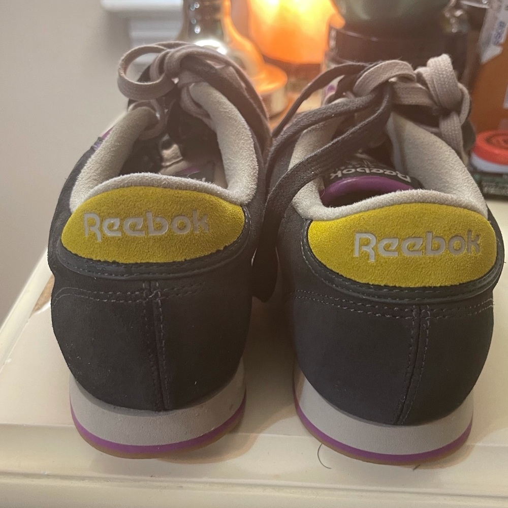 Reebok - Picture 2 of 4
